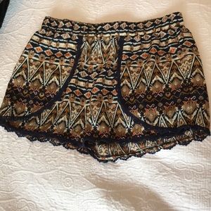 Printed shorts with lace detail